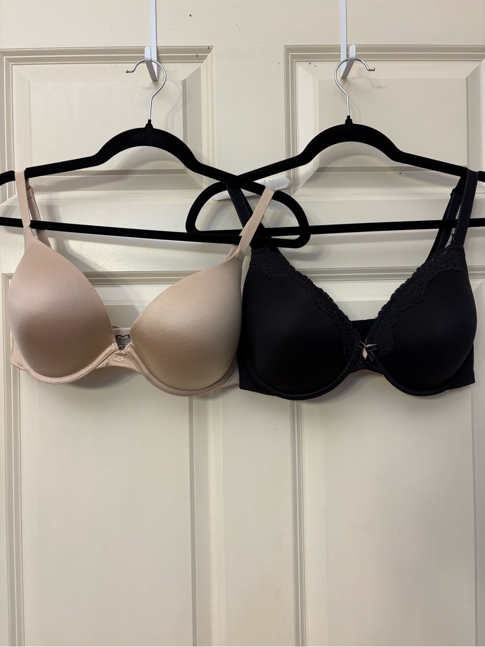 Maidenform Smooth T-Shirt Bras in Black and Nude 38D